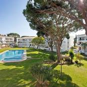 Vilamoura Apartment Sleeps 4 with Pool and Air Con