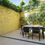 Apartment with Private Garden near Baixa