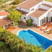 Villa Cedro Ouro - Traditional Portuguese 4 Bedroom Villa in Quiet Area - Private Heated Swimming Po