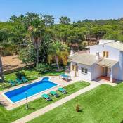 Villa in Sao Lourenco Sleeps 6 with Pool Air Con and WiFi