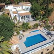 Bordeira Villa Sleeps 10 with Pool Air Con and WiFi