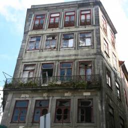 Dilapidated Building - Porto