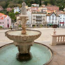 Fountain in front of Palacio Nacional - Sintra