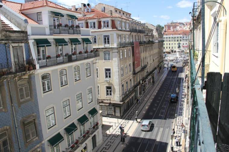 Rua da Prata modern T2 in downtown lisbon