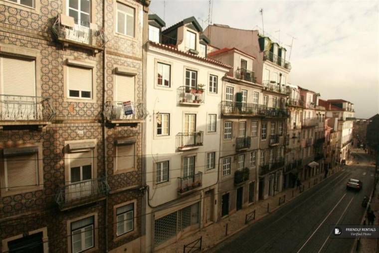 Charming 4 bedroom Apartment in Lisbon (FC8669)