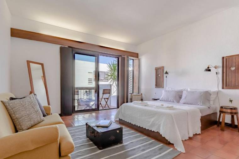 Sunny & Cozy Top Floor Estoril Apartment