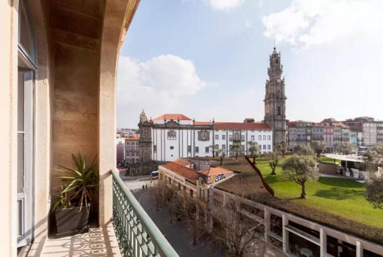 Sunny wide view apartment Porto's center