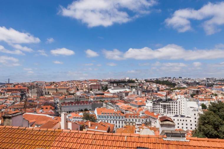 New!Lisbon’s Breathtaking view 3Bdrs&3Bth AC 1st floor