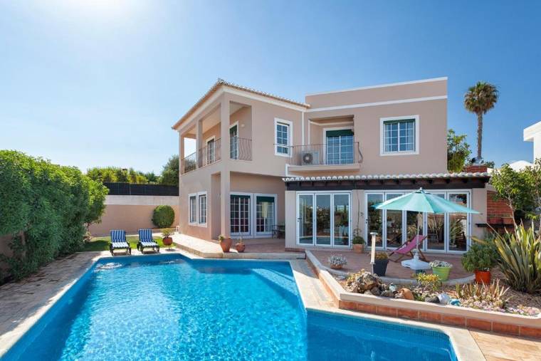 Villa With Pool in Lagos