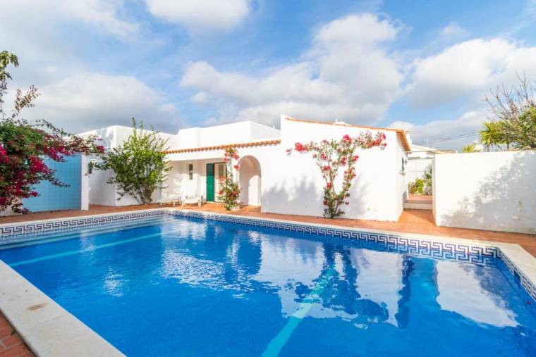 Carvoeiro Villa Sleeps 4 Pool WiFi