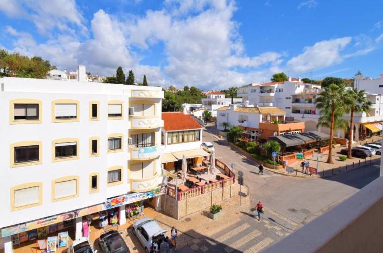Two Bed Flat ONLY 5 min. from the beach!