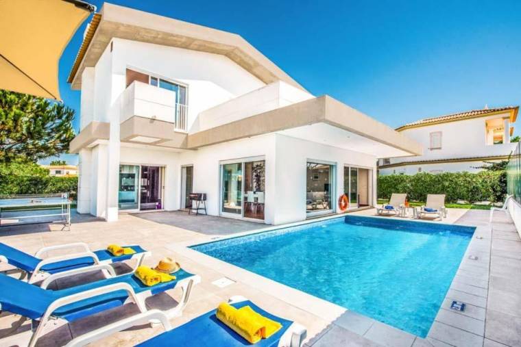 Branqueira Villa Sleeps 6 Pool Air Con WiFi