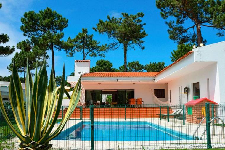 Aroeira Villa Sleeps 6 Pool Air Con WiFi