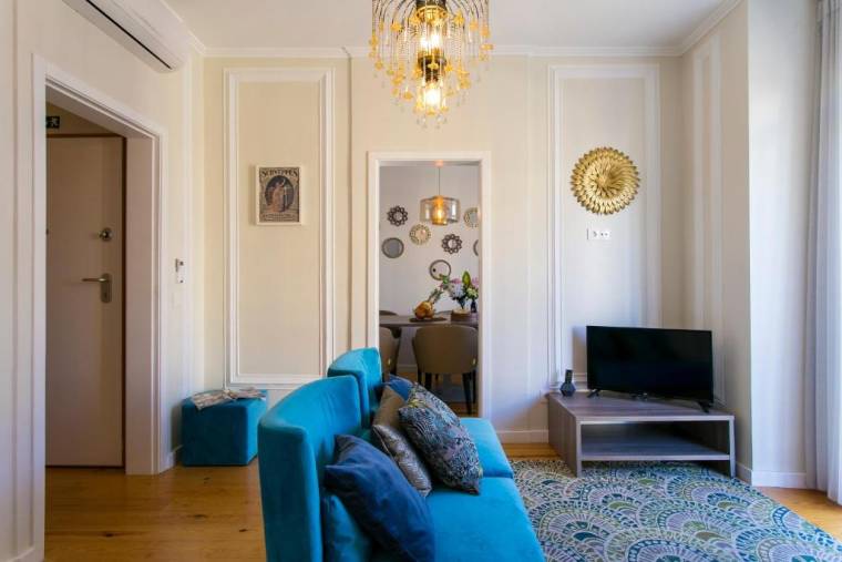 Art Deco 5 Bedrooms Flat in the City Center