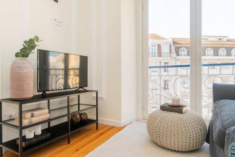 Flat for 8 in the heart of Lisbon close to Intendente