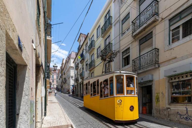 Lisbon Bica Suites Apartments