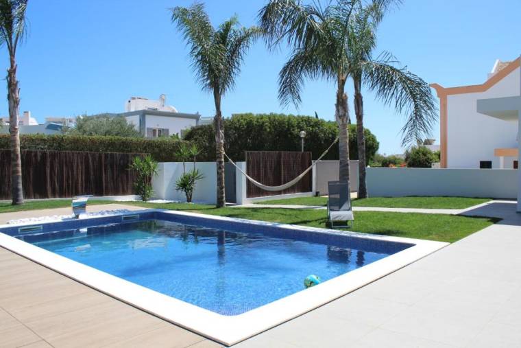 Estúdio com piscina e terraço