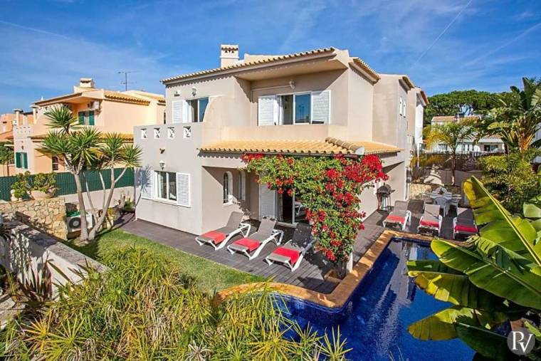 Vilamoura Villa Sleeps 6 with Pool and Air Con