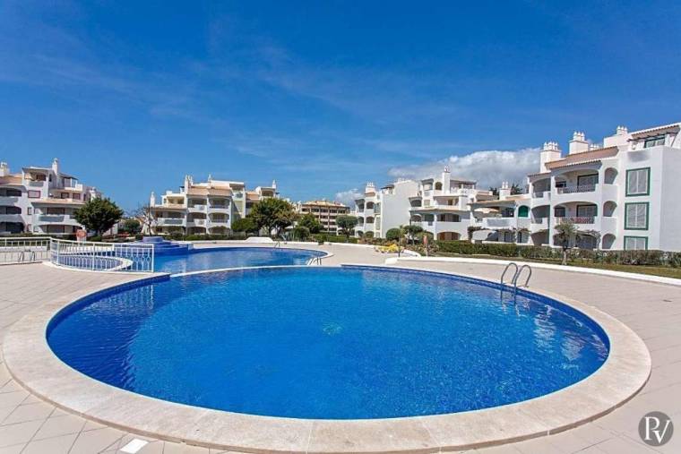 Vilamoura Apartment Sleeps 4 with Pool Air Con and WiFi