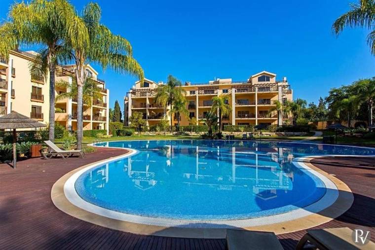 Vilamoura Apartment Sleeps 6 with Pool Air Con and WiFi