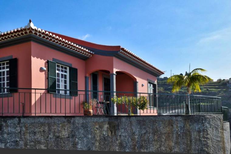 Villa do Sol, a Home in Madeira