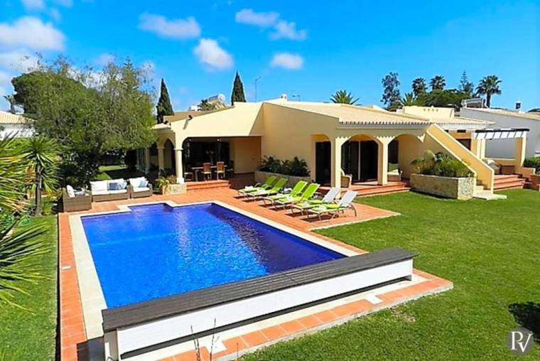 Benfarras Villa Sleeps 6 with Pool and Air Con