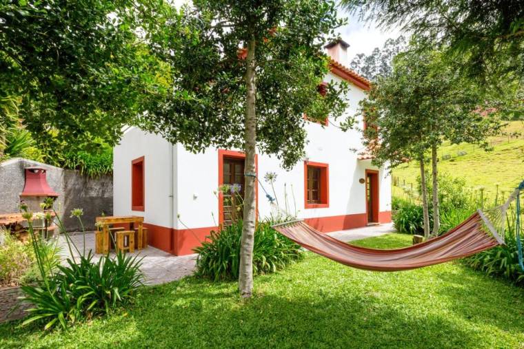 House with 2 bedrooms in Camacha with wonderful mountain view enclosed garden and WiFi 12 km from the beach