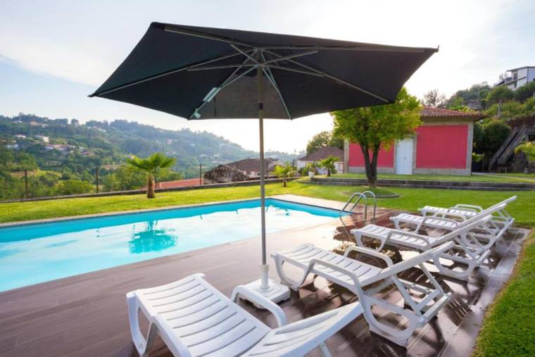Villa with 3 bedrooms in Sobradelo da Goma with wonderful mountain view private pool enclosed garden 60 km from the beach
