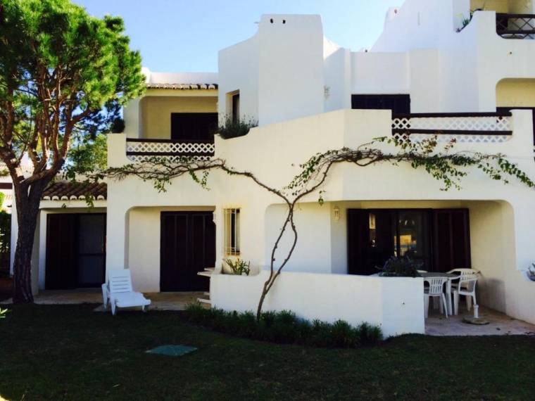 Apartment with 3 bedrooms in Olhos de Agua with shared pool furnished garden and WiFi 800 m from the beach