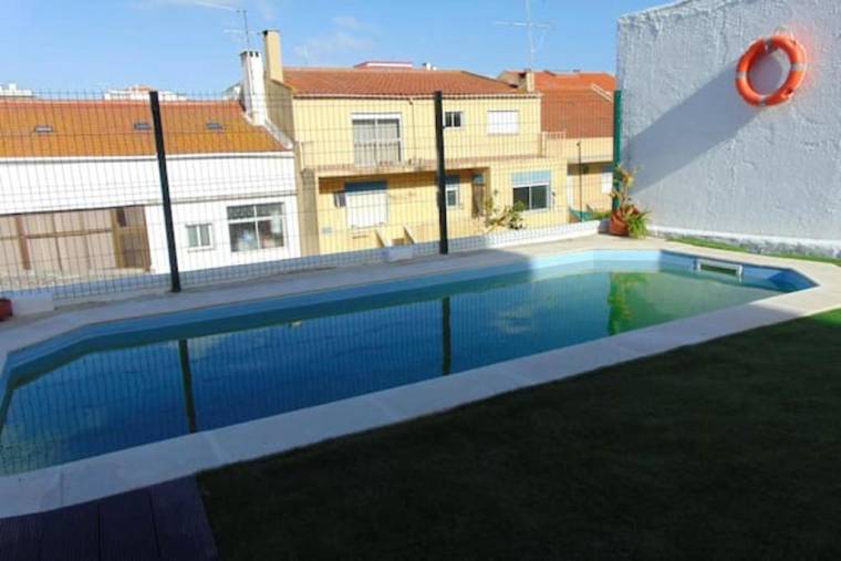 Apartment with 2 bedrooms in Almada with shared pool enclosed garden and WiFi 5 km from the beach