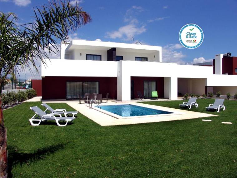 Villas Novochoro - Large Garden- Heatable Pool