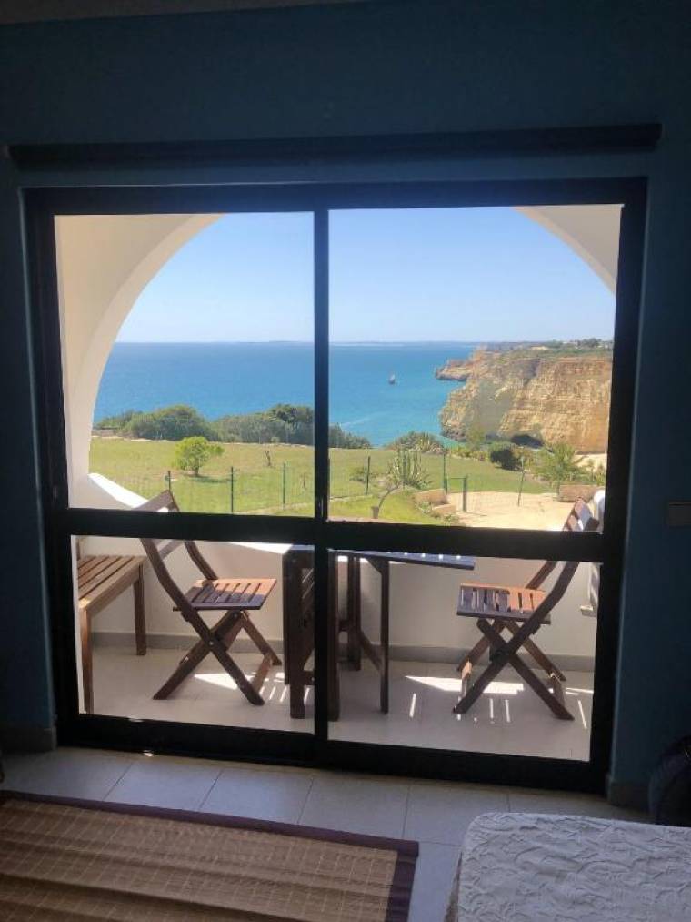Apartment with one bedroom in Carvoeiro with wonderful sea view and furnished balcony 50 m from the beach
