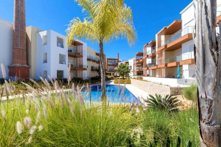 Apartment with 2 bedrooms in Portimao with shared pool terrace and WiFi 5 km from the beach