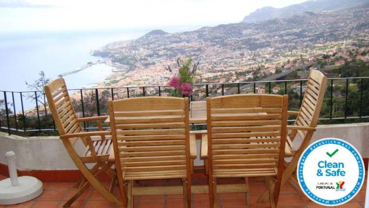 Apartamento Charmoso no Funchal, com grande Jardim e Vista Esplêndida