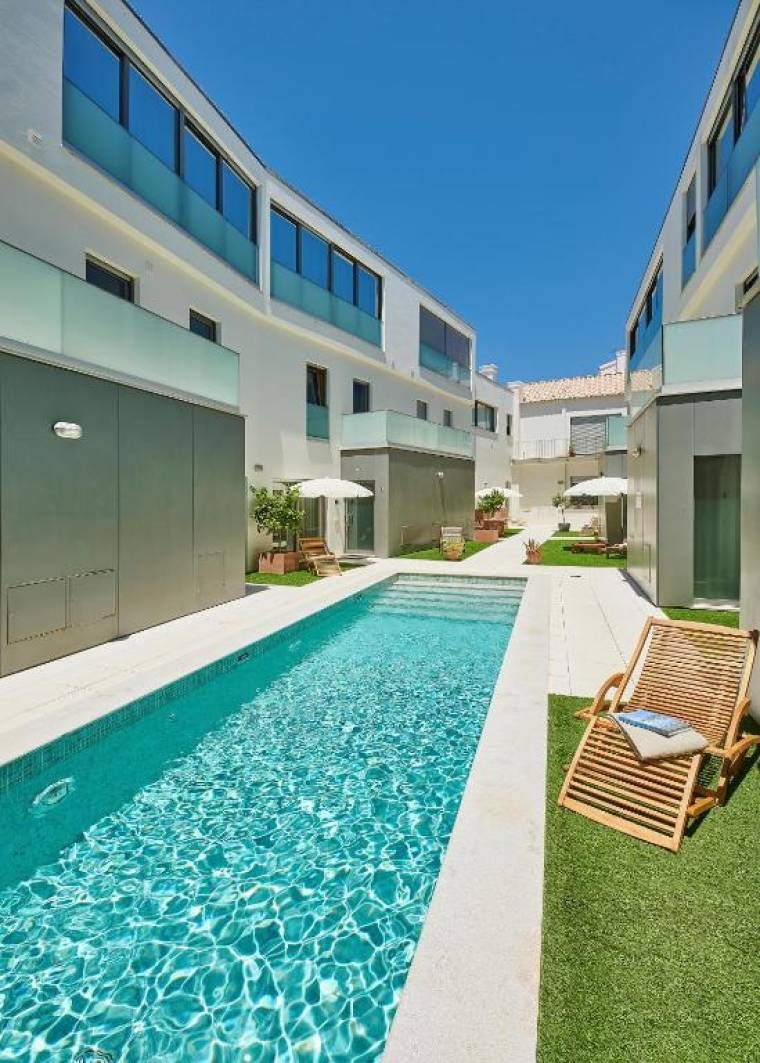 Gorgeous Townhouse in Tavira Centre, Shared Pool