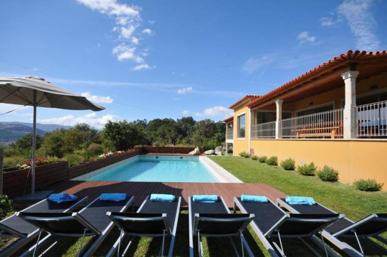 Portal Villa Sleeps 8 with Pool Air Con and WiFi