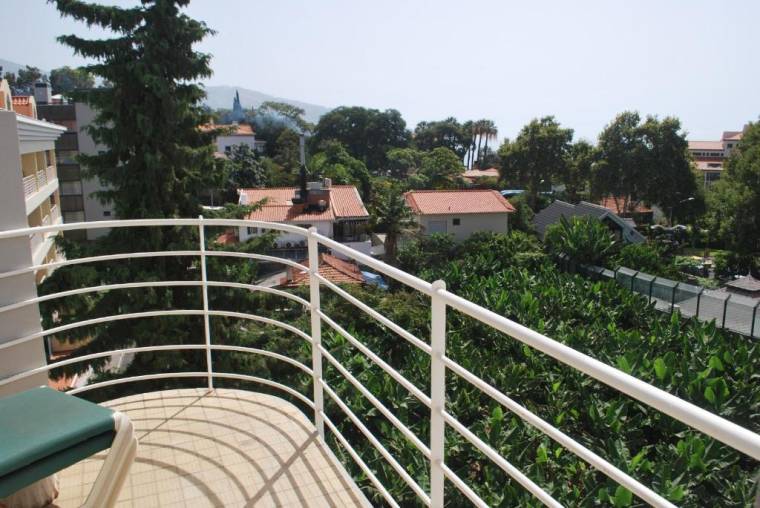 Apartment with one bedroom in Funchal with wonderful sea view balcony and WiFi 750 m from the beach