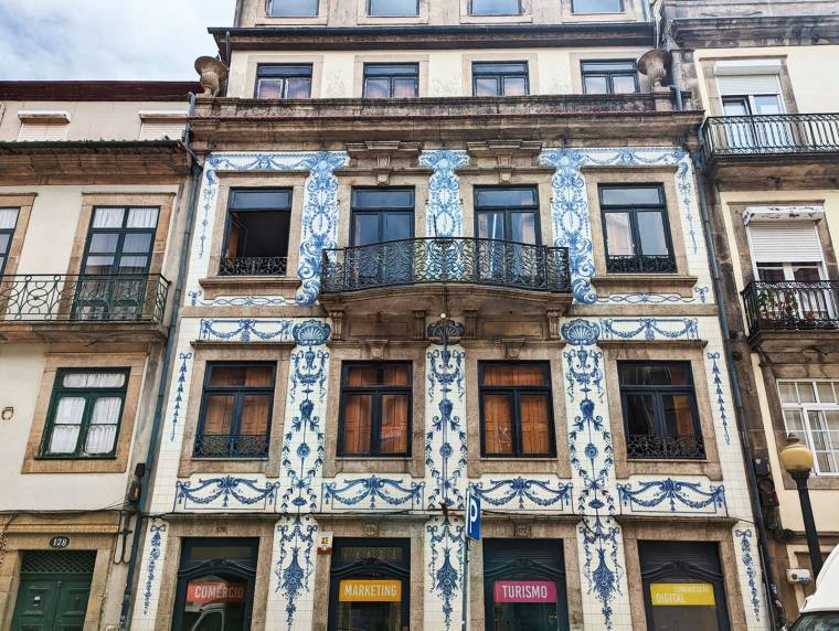 Building on Rua do Rosário - Porto