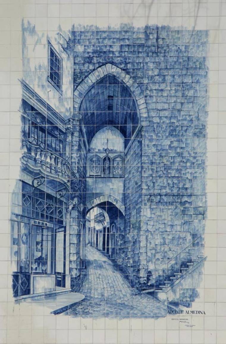 Arco de Almedina Azulejo - Coimbra