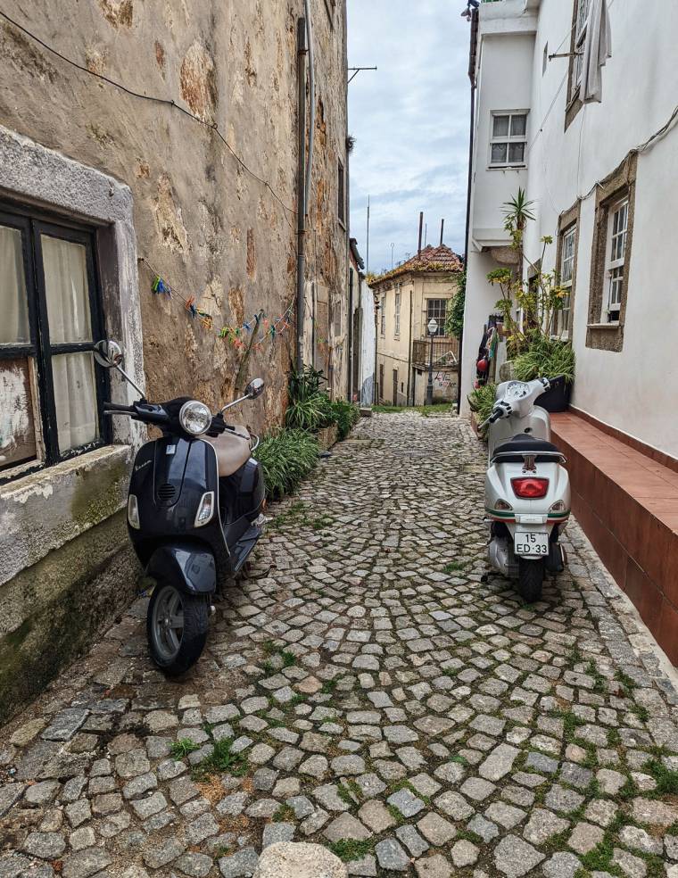 Mopeds in Foz - Porto