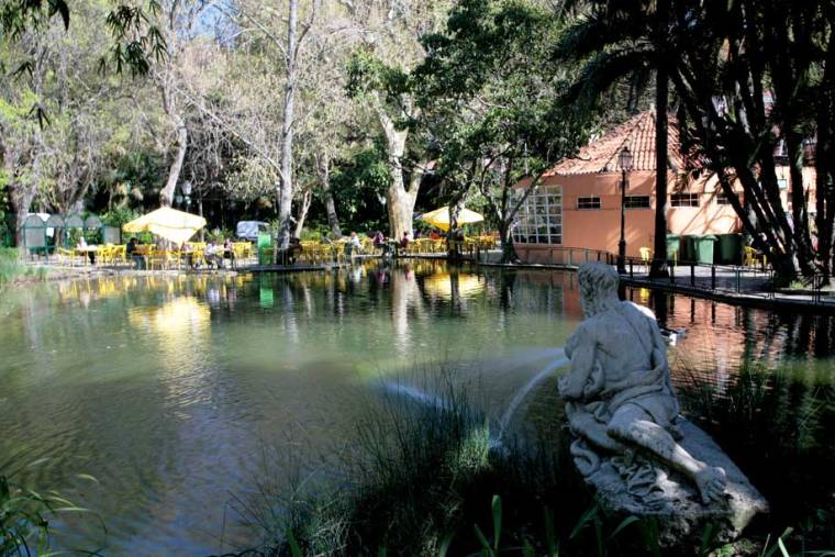 Jardim da Estrela Pond