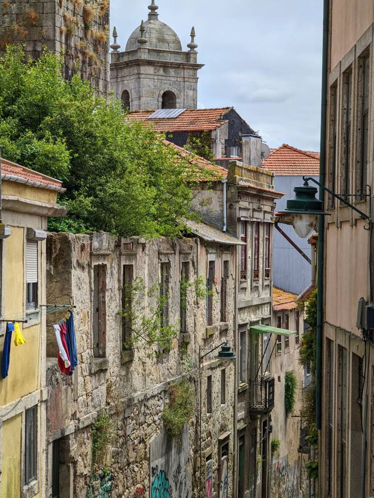 Street in Miragaia - Porto