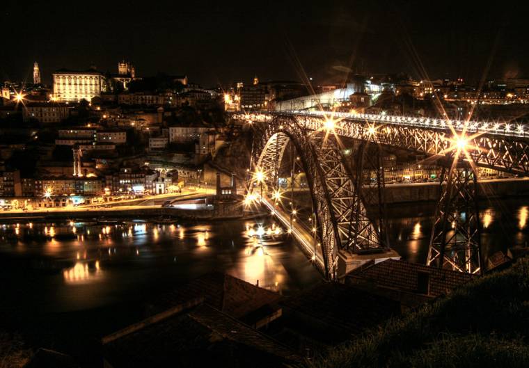 Looking across Ponte D. Luís to Ribeira at Night