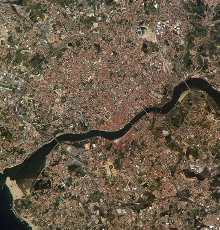 Porto and Gaia - Satellite Photo