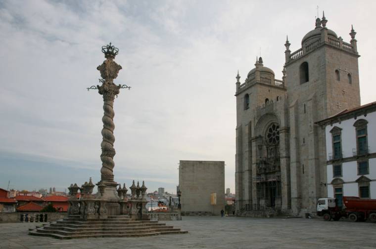 Porto Cathedral Square