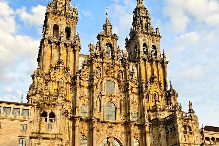 Full-Day Tour to Santiago de Compostela and Valença do Minho from Porto