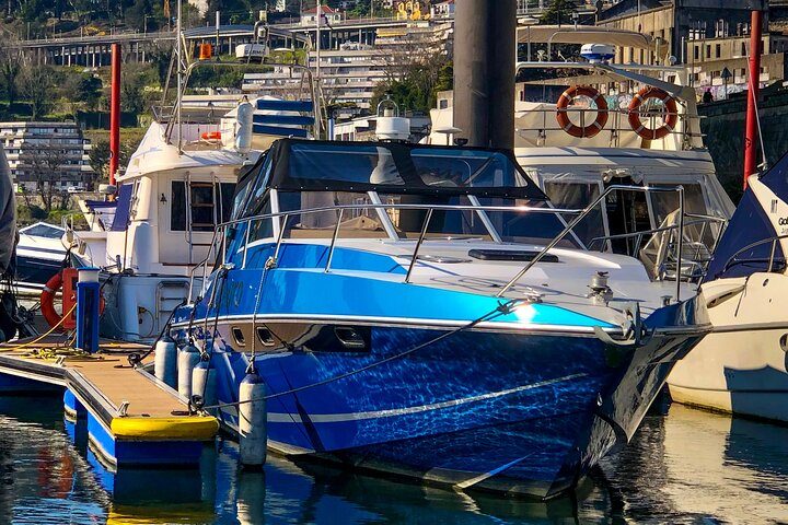 Private yacht tour in Porto