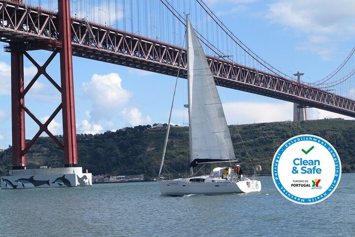 Morning Sailing Tour in Tagus River from Lisbon