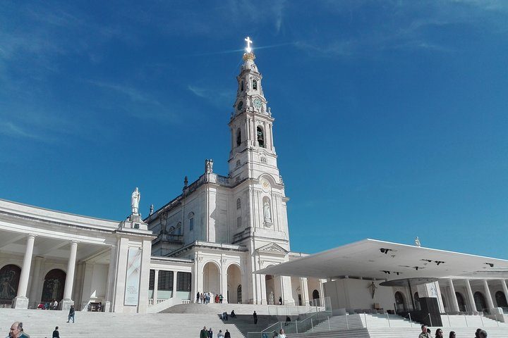 Transfer Lisboa with visit to Fátima Sanctuary