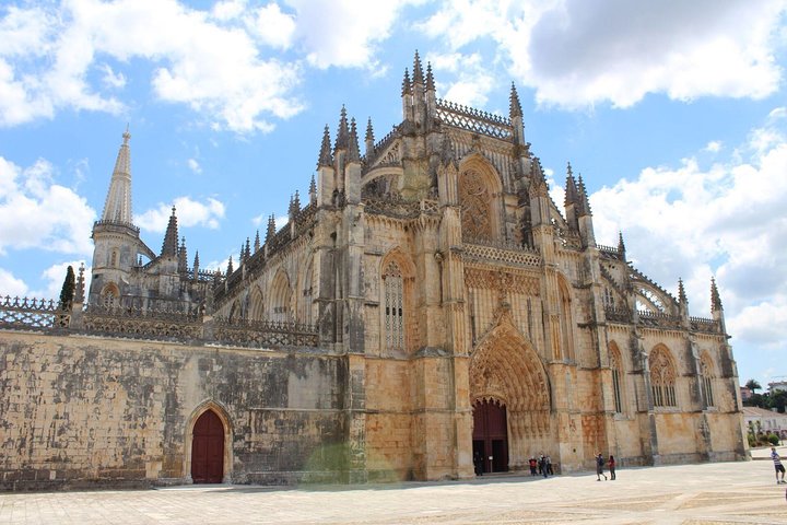 Tour to Fátima, Nazaré, Óbidos and Batalha